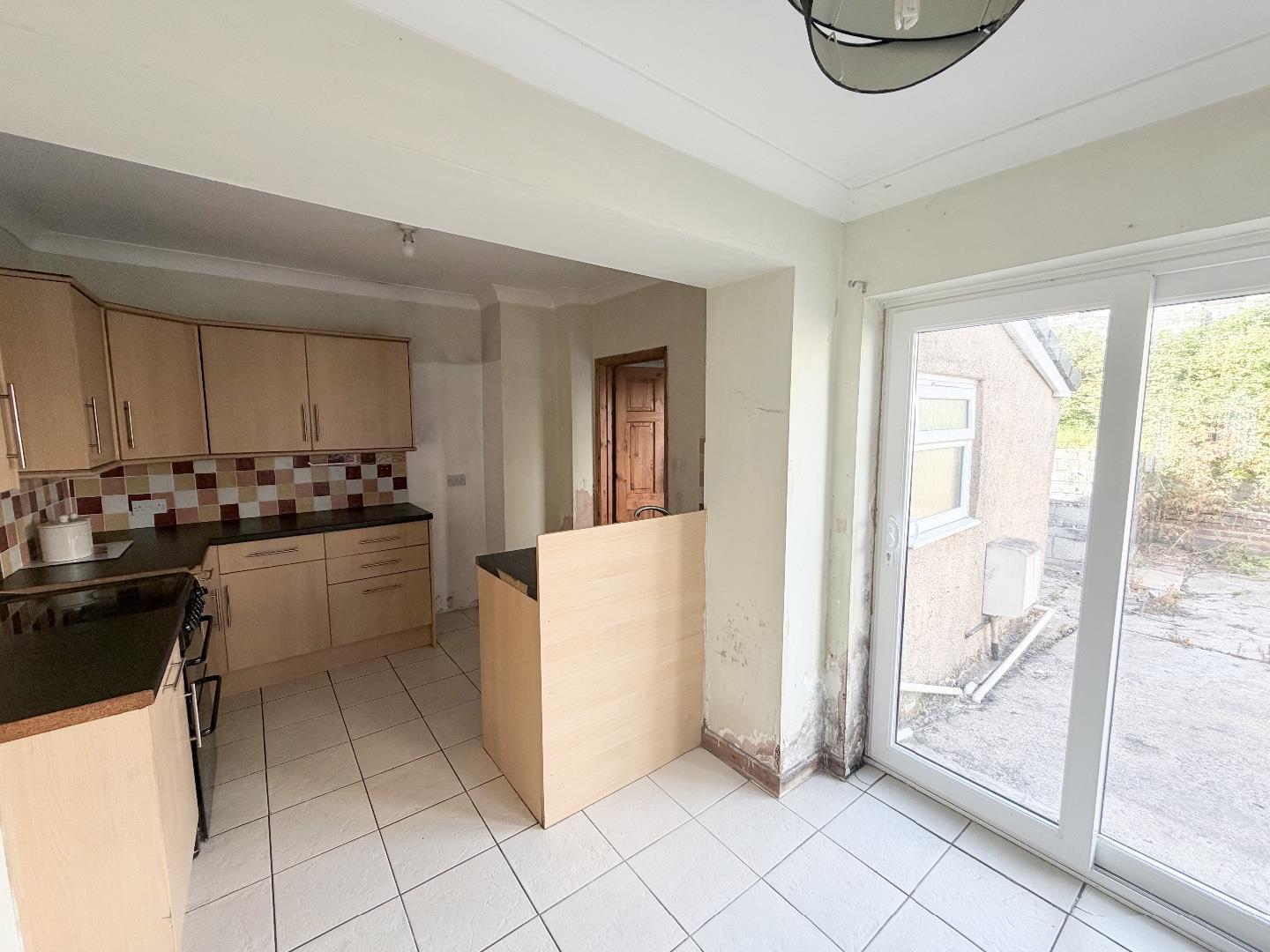 The Avenue, Tonyrefail, Porth, Rhondda Cynon Taff, CF39 8PR